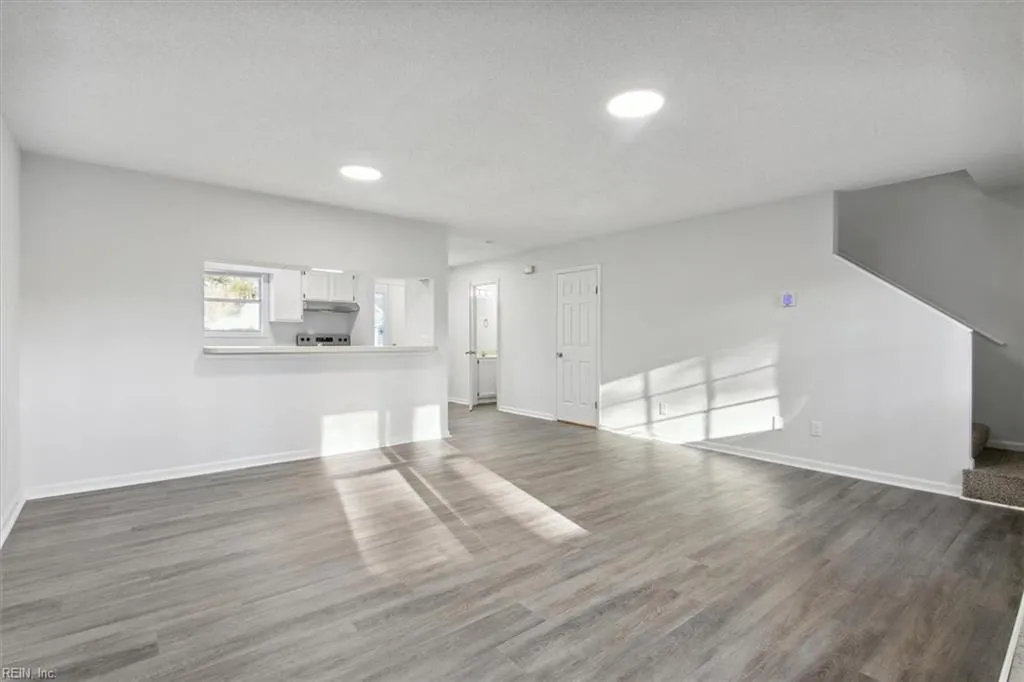 Hampton, Virginia 23669, United States, 2 Bedrooms Bedrooms, ,3 BathroomsBathrooms,Residential,Active,77500