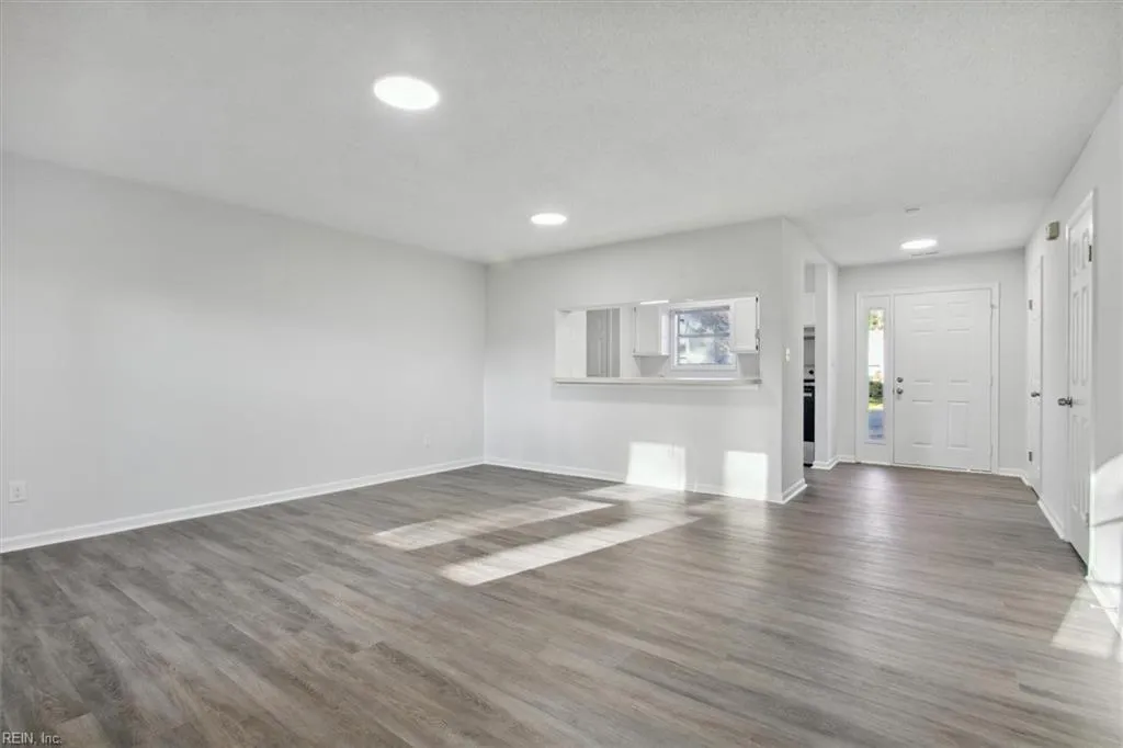 Hampton, Virginia 23669, United States, 2 Bedrooms Bedrooms, ,3 BathroomsBathrooms,Residential,Active,77500