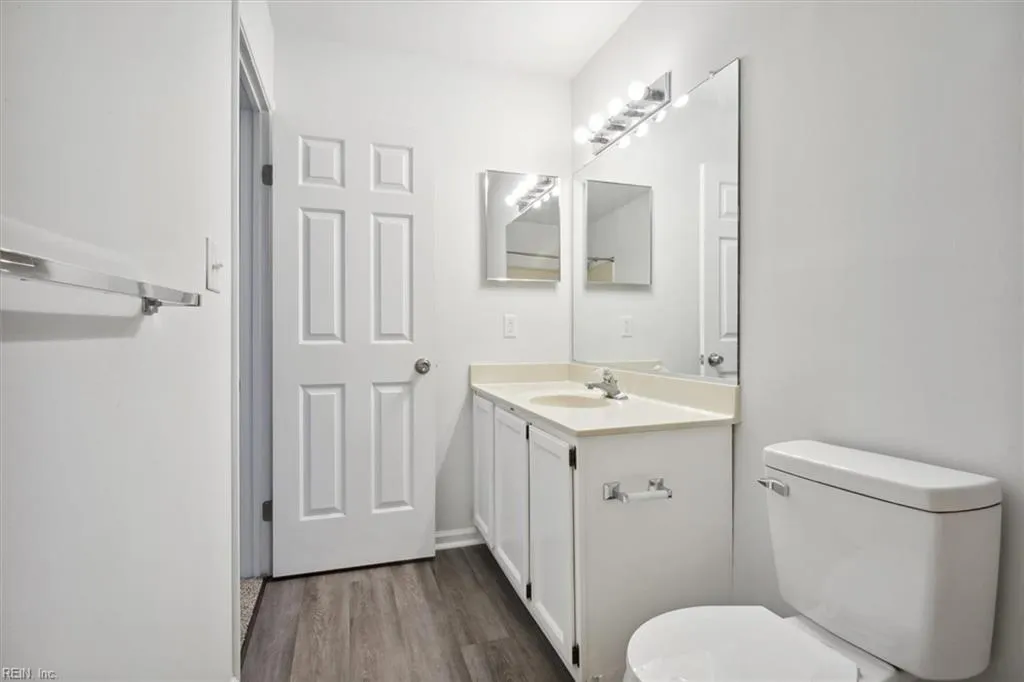 Hampton, Virginia 23669, United States, 2 Bedrooms Bedrooms, ,3 BathroomsBathrooms,Residential,Active,77500