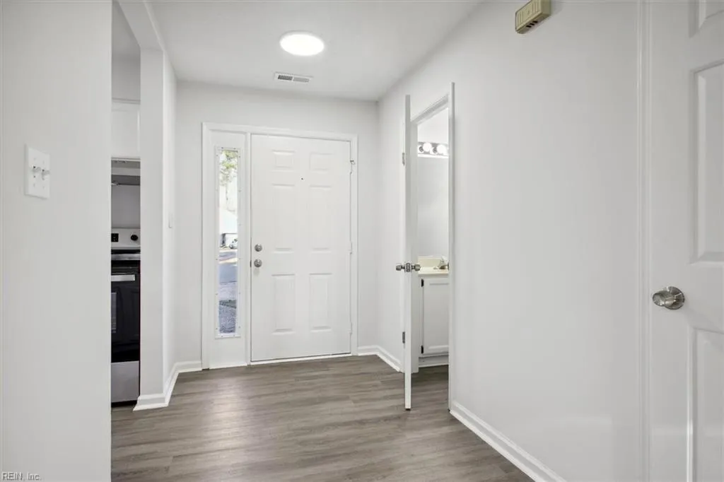 Hampton, Virginia 23669, United States, 2 Bedrooms Bedrooms, ,3 BathroomsBathrooms,Residential,Active,77500