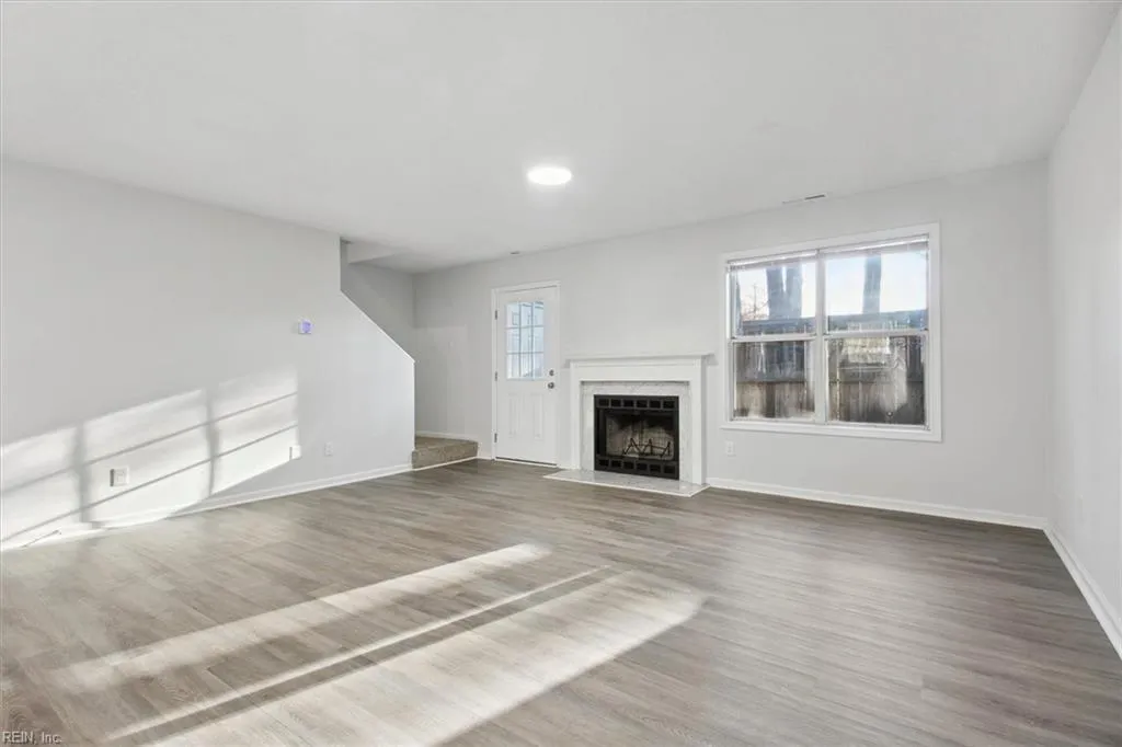 Hampton, Virginia 23669, United States, 2 Bedrooms Bedrooms, ,3 BathroomsBathrooms,Residential,Active,77500