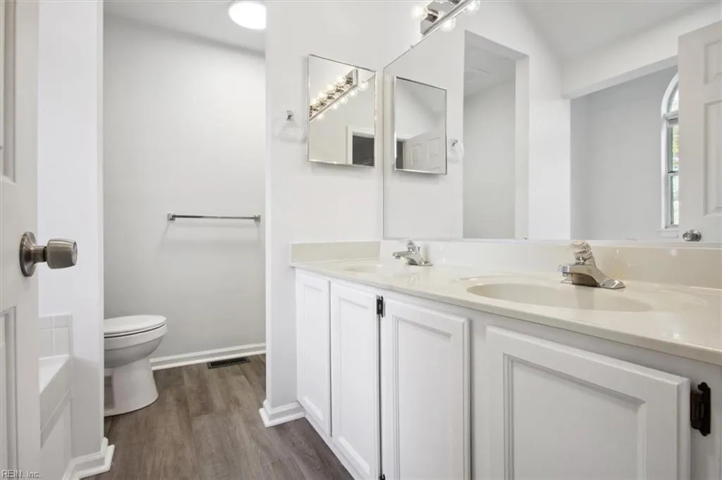 Hampton, Virginia 23669, United States, 2 Bedrooms Bedrooms, ,3 BathroomsBathrooms,Residential,Active,77500