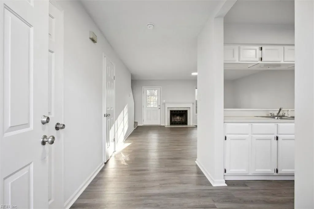 Hampton, Virginia 23669, United States, 2 Bedrooms Bedrooms, ,3 BathroomsBathrooms,Residential,Active,77500