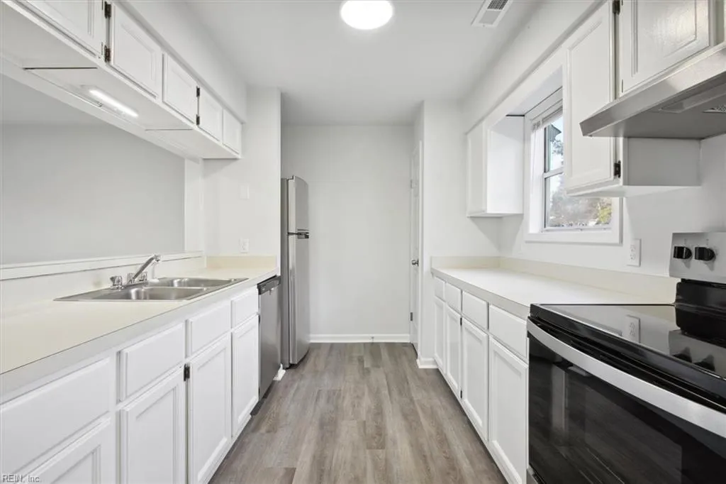 Hampton, Virginia 23669, United States, 2 Bedrooms Bedrooms, ,3 BathroomsBathrooms,Residential,Active,77500