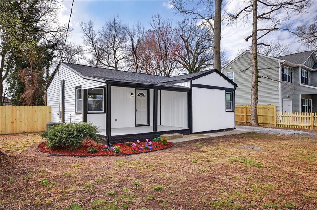 Photo of 403 Draper Drive, Norfolk, VA 23505 (MLS # 10624861)