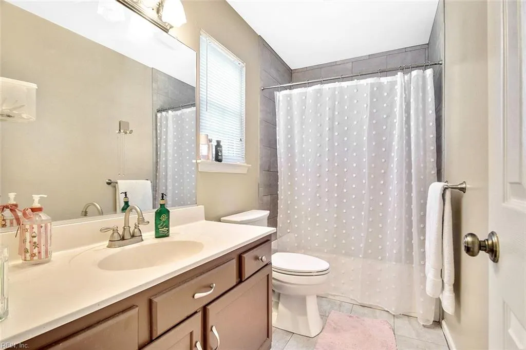 Chesapeake, Virginia 23323, United States, 4 Bedrooms Bedrooms, ,3 BathroomsBathrooms,Residential,Pending,111959