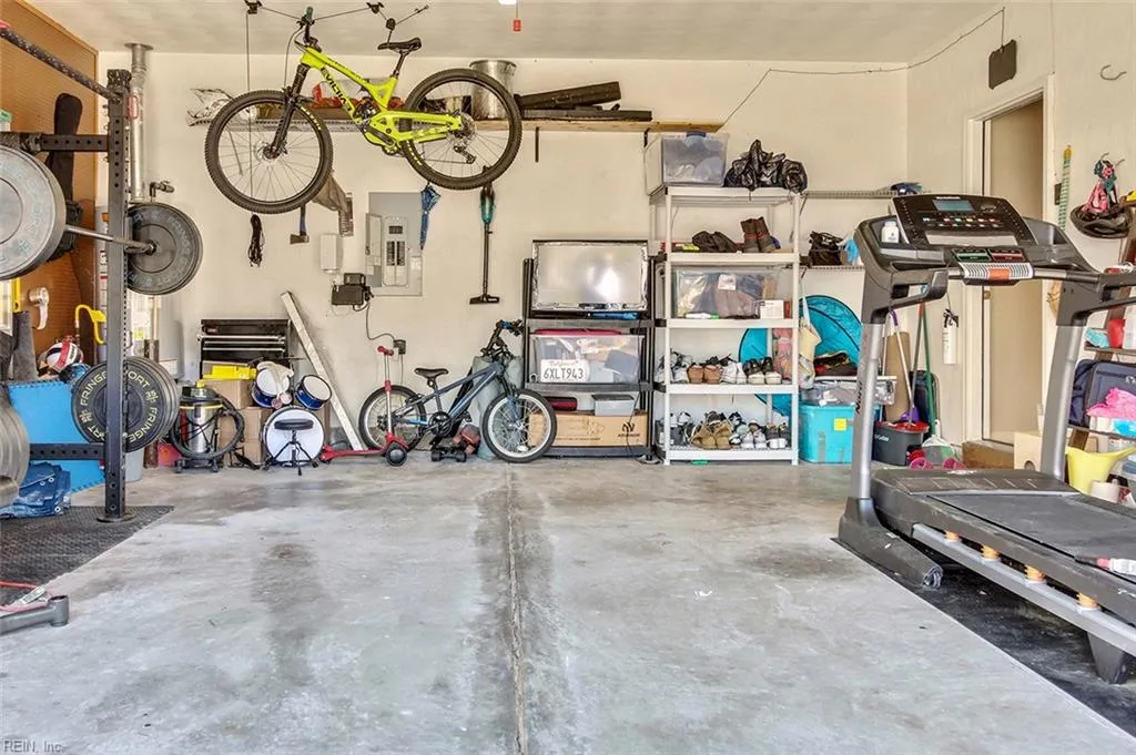 Chesapeake, Virginia 23323, United States, 4 Bedrooms Bedrooms, ,3 BathroomsBathrooms,Residential,Pending,111959