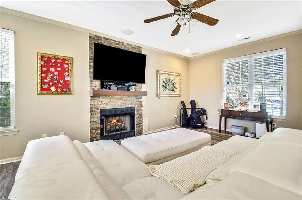 Chesapeake, Virginia 23323, United States, 4 Bedrooms Bedrooms, ,3 BathroomsBathrooms,Residential,Pending,111959