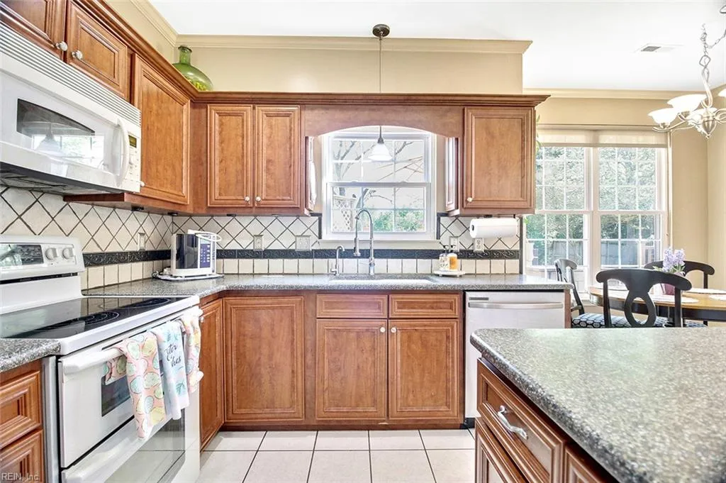 Chesapeake, Virginia 23323, United States, 4 Bedrooms Bedrooms, ,3 BathroomsBathrooms,Residential,Pending,111959