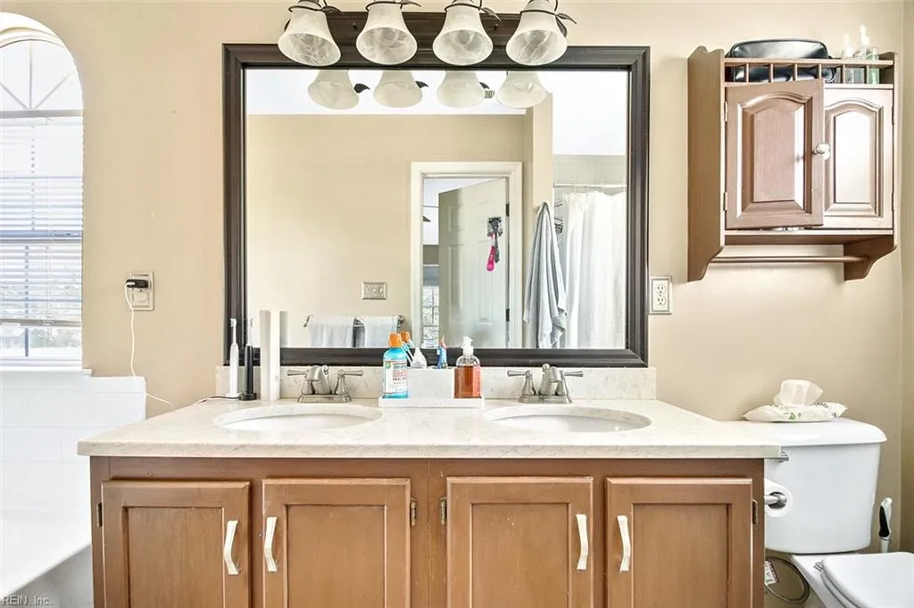 Chesapeake, Virginia 23323, United States, 4 Bedrooms Bedrooms, ,3 BathroomsBathrooms,Residential,Pending,111959