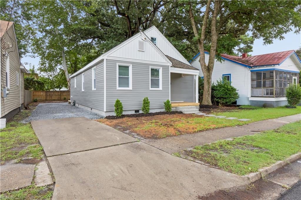 Photo of 1709 Des Moines Avenue, Portsmouth, VA 23704 (MLS # 10646380)