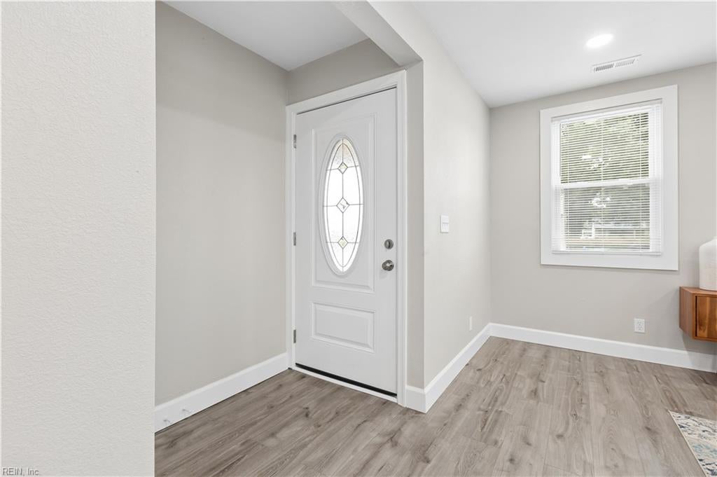 Photo of 1709 Des Moines Avenue, Portsmouth, VA 23704 (MLS # 10646380)