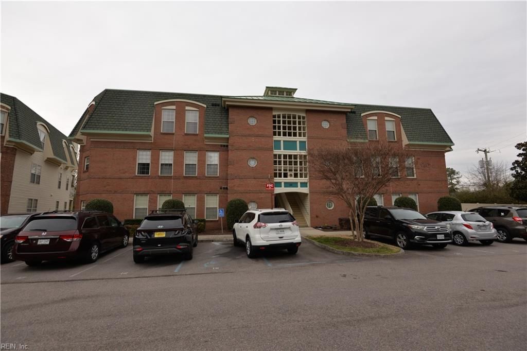 Photo of 308 Riveranne Ct Court #214, Virginia Beach, VA 23462 (MLS # 10623289)