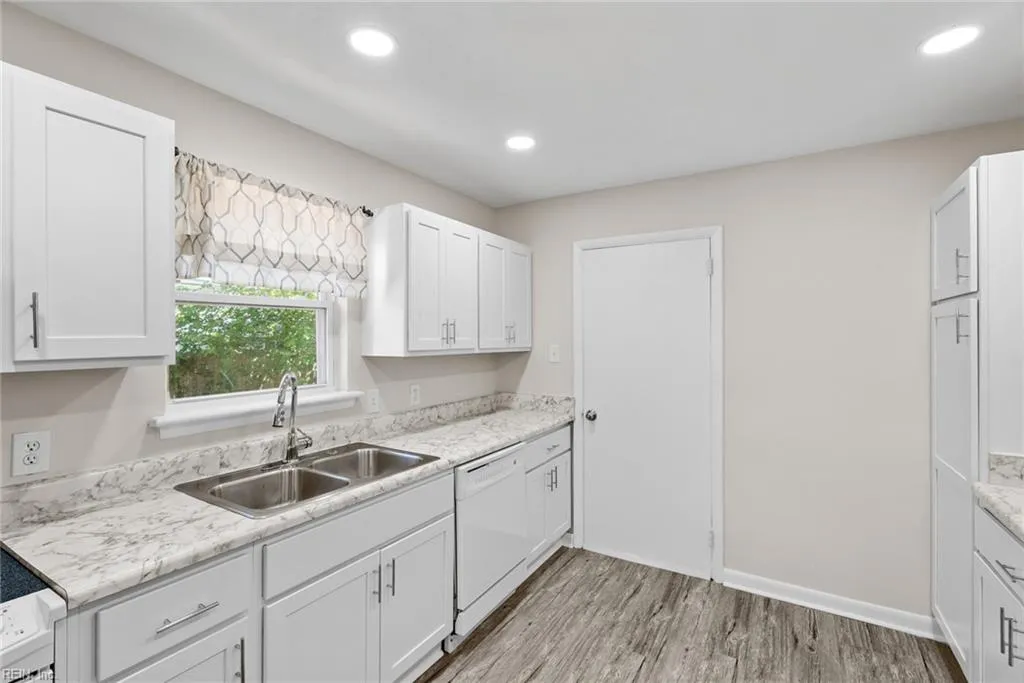 Virginia Beach, Virginia 23452, United States, 3 Bedrooms Bedrooms, ,2 BathroomsBathrooms,Residential,Active,116824