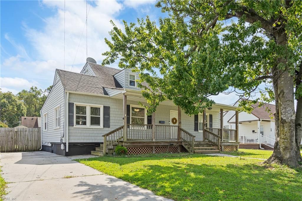 Photo of 409 E Westmont Avenue, Norfolk, VA 23503 (MLS # 10617577)