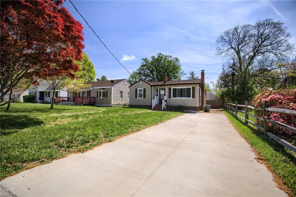 Photo of 124 Cambridge Place, Hampton, VA 23669 (MLS # 10628852)