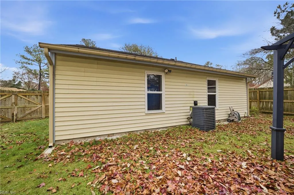 Virginia Beach, Virginia 23462, United States, 3 Bedrooms Bedrooms, ,2 BathroomsBathrooms,Residential,Pending,252867