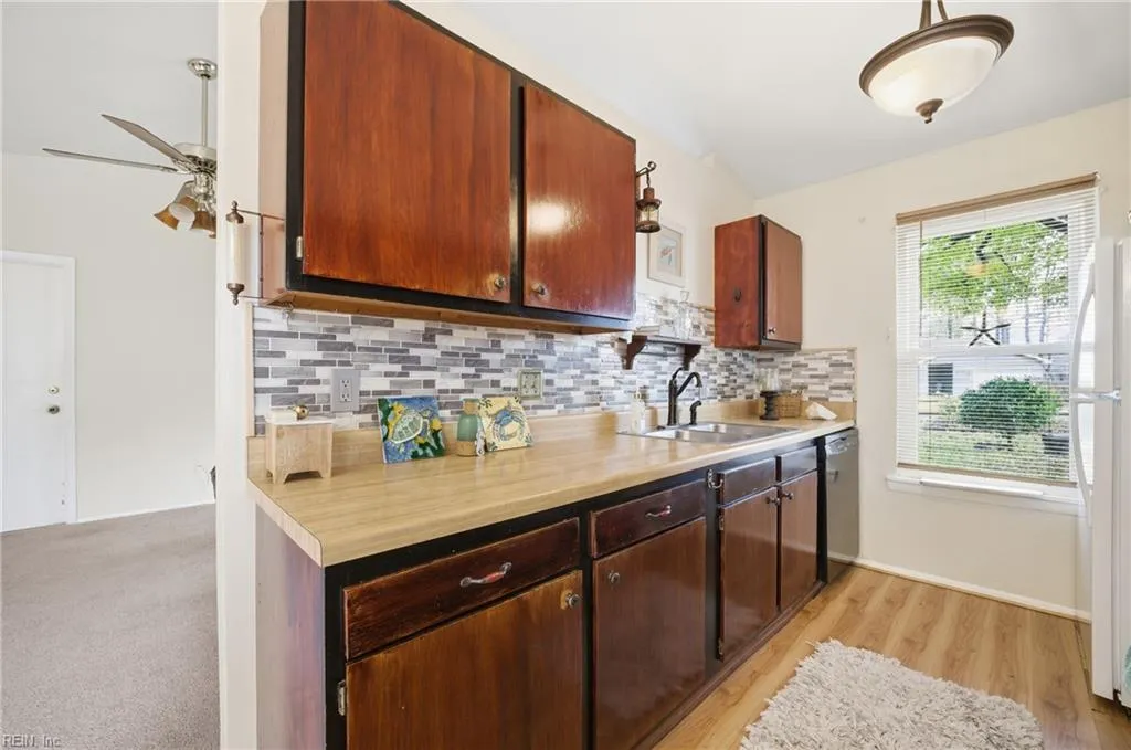 Virginia Beach, Virginia 23462, United States, 3 Bedrooms Bedrooms, ,2 BathroomsBathrooms,Residential,Pending,252867