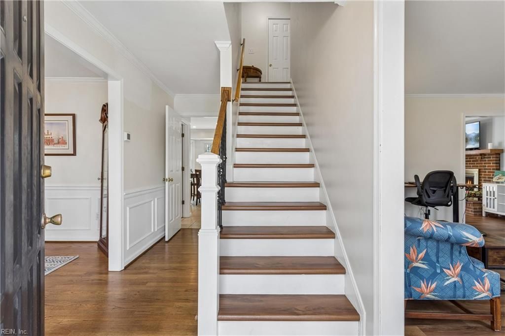 Photo of 21 Cherbourg Drive, Newport News, VA 23606 (MLS # 10623325)