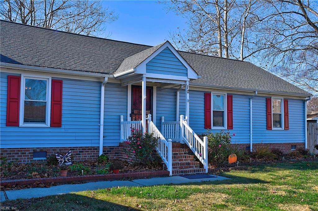Photo of 10 Catamaran Court, Portsmouth, VA 23703 (MLS # 10612288)