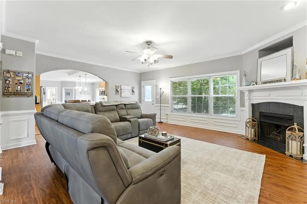 Virginia Beach, Virginia 23456, United States, 5 Bedrooms Bedrooms, ,3 BathroomsBathrooms,Residential,Active,192653