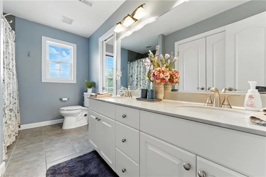 Virginia Beach, Virginia 23456, United States, 5 Bedrooms Bedrooms, ,3 BathroomsBathrooms,Residential,Active,192653