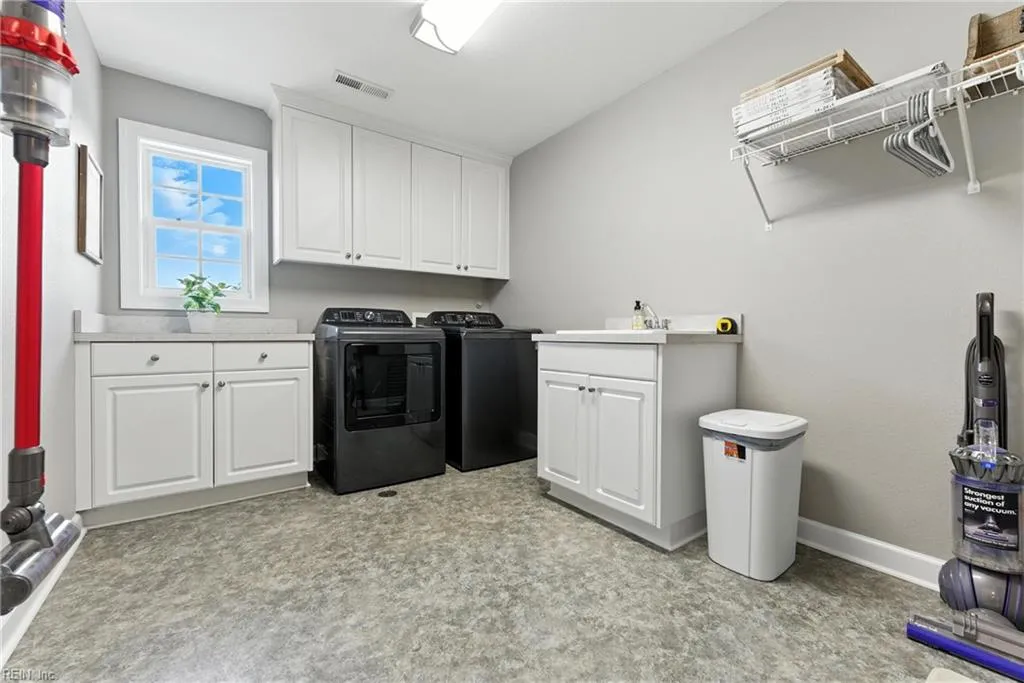 Virginia Beach, Virginia 23456, United States, 5 Bedrooms Bedrooms, ,3 BathroomsBathrooms,Residential,Active,192653