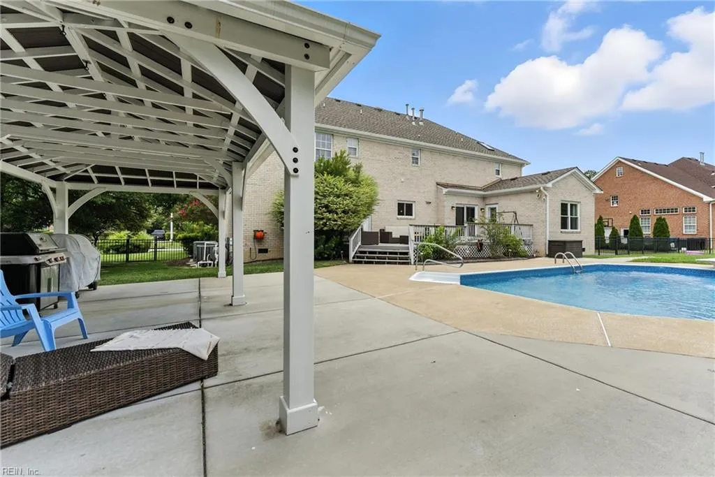 Virginia Beach, Virginia 23456, United States, 5 Bedrooms Bedrooms, ,3 BathroomsBathrooms,Residential,Active,192653