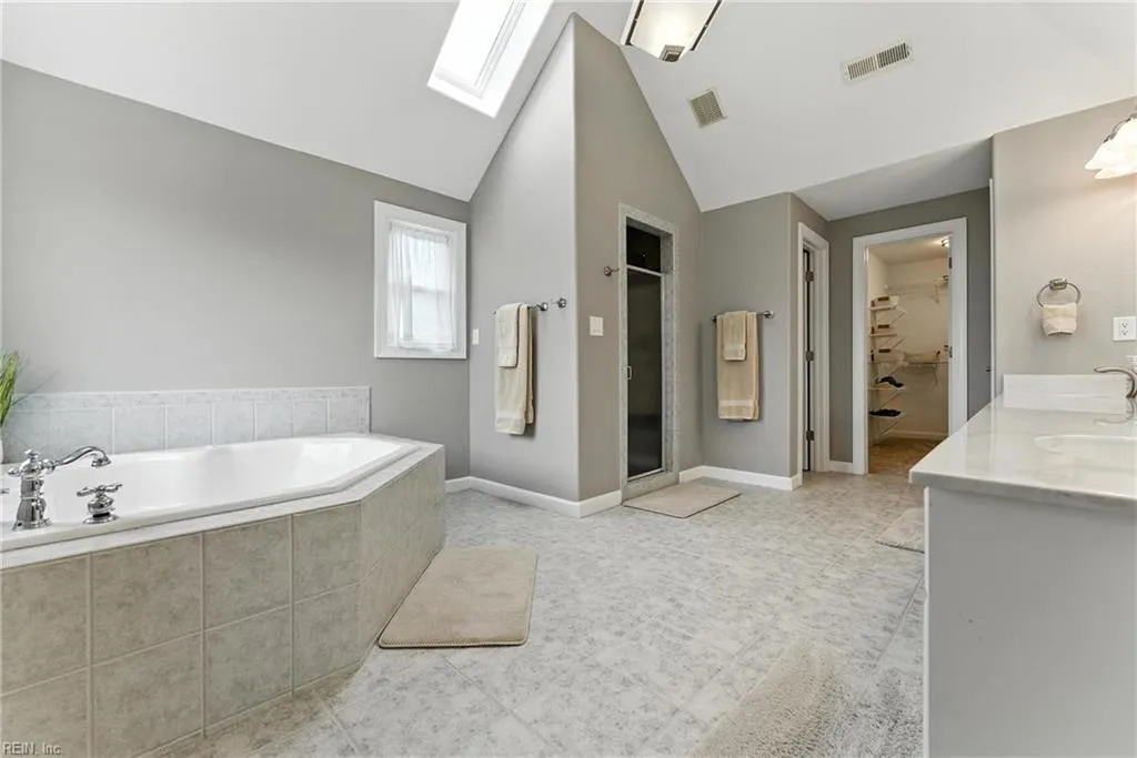 Virginia Beach, Virginia 23456, United States, 5 Bedrooms Bedrooms, ,3 BathroomsBathrooms,Residential,Active,192653