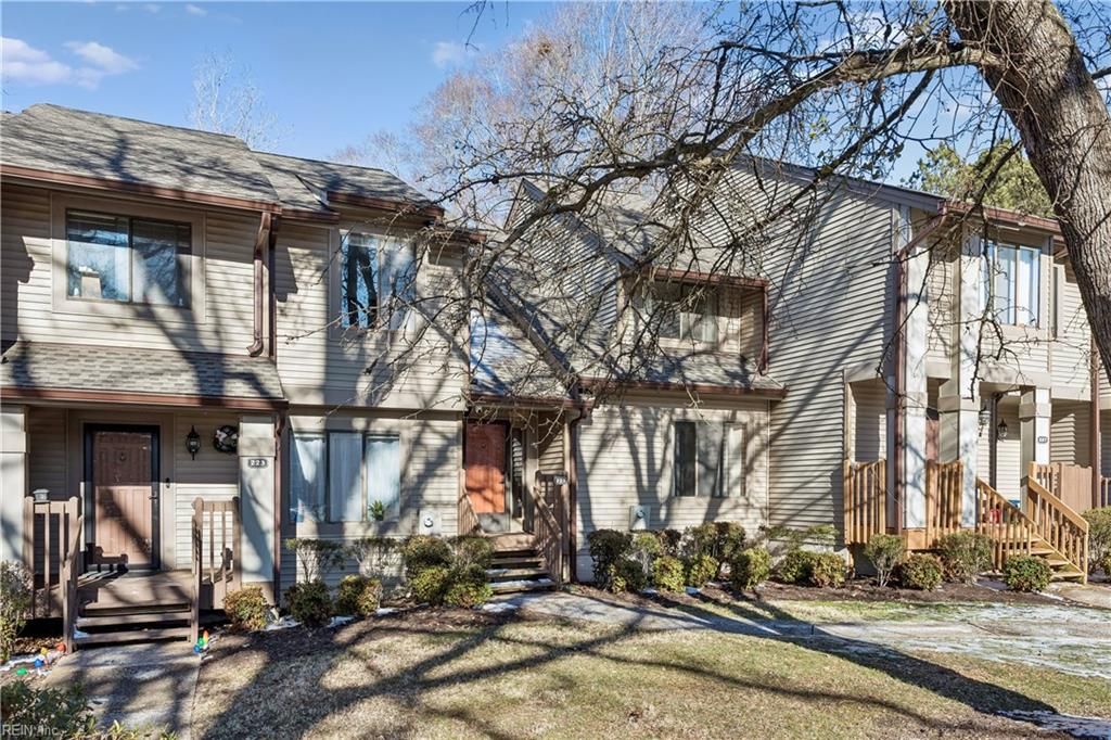 Photo of 225 Bridgewater Drive, Newport News, VA 23603 (MLS # 10618004)