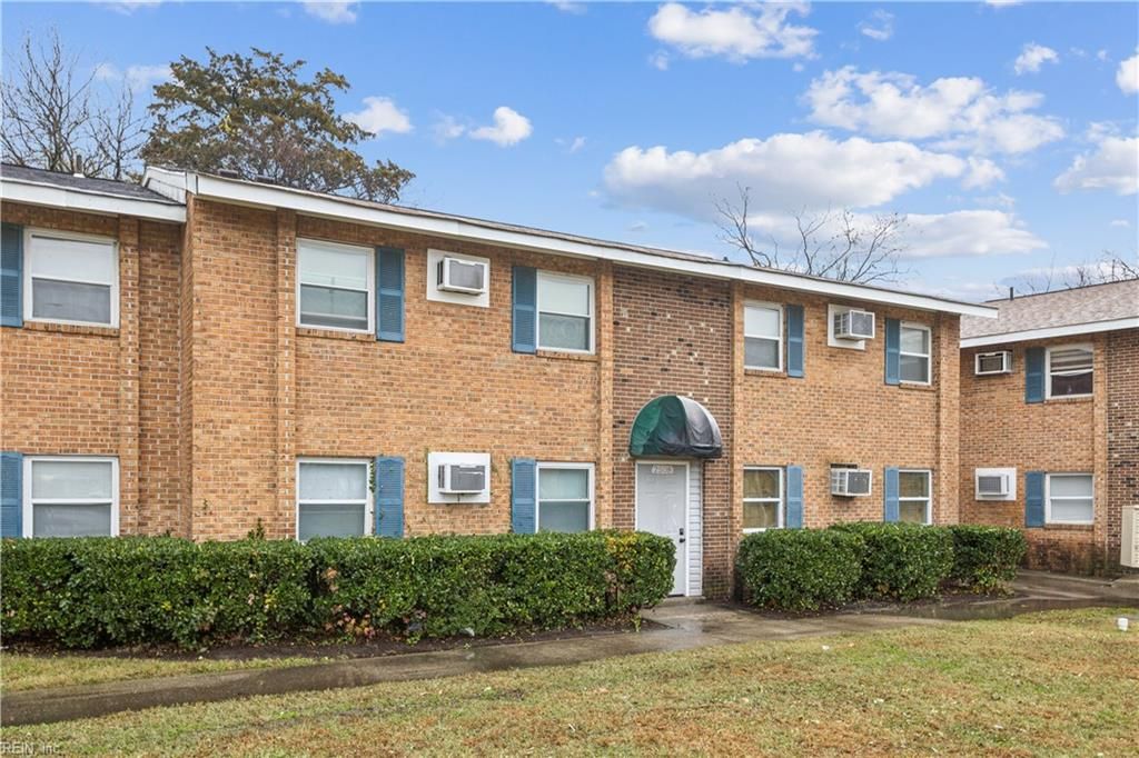 Photo of 2500 Leo Street, Norfolk, VA 23504 (MLS # 10610417)