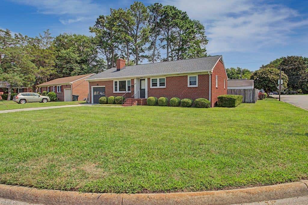 Photo of 904 Thornbriar Court, Hampton, VA 23661 (MLS # 10646232)