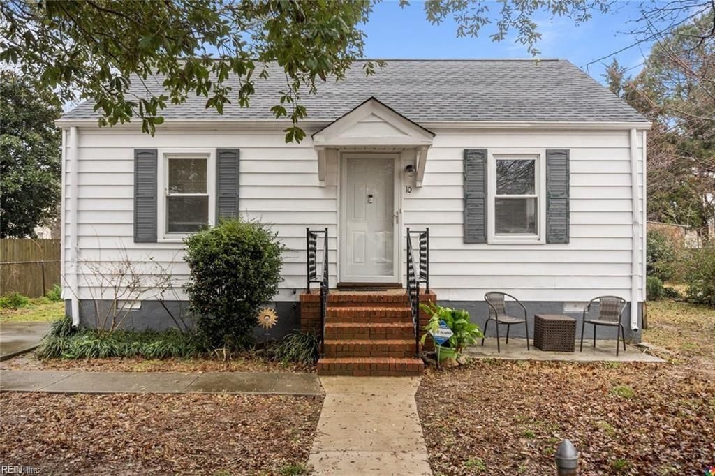 Photo of 10 Brentwood Drive, Hampton, VA 23669 (MLS # 10632321)