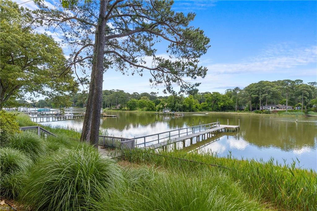 4249 Cheswick LN