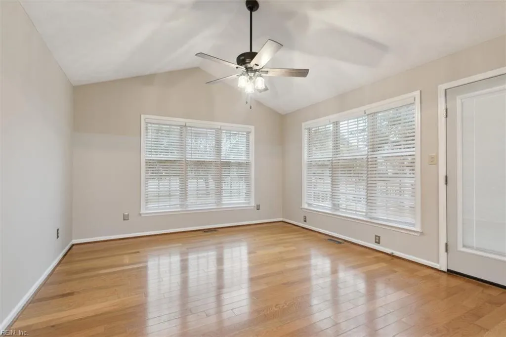 Smithfield, Virginia 23430, United States, 5 Bedrooms Bedrooms, ,4 BathroomsBathrooms,Residential,Active,31945