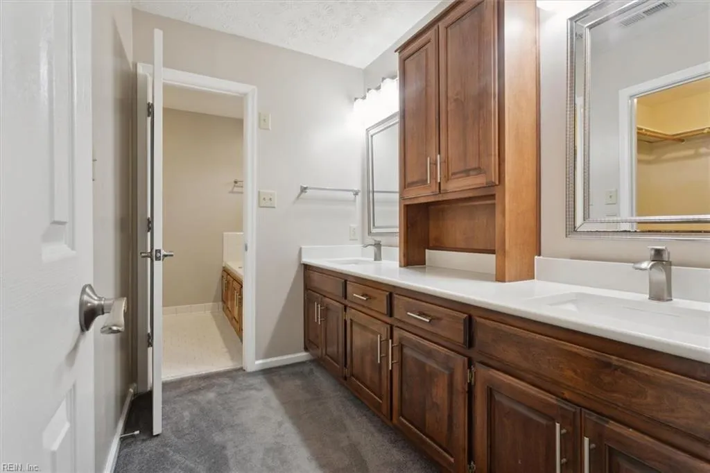 Smithfield, Virginia 23430, United States, 5 Bedrooms Bedrooms, ,4 BathroomsBathrooms,Residential,Active,31945