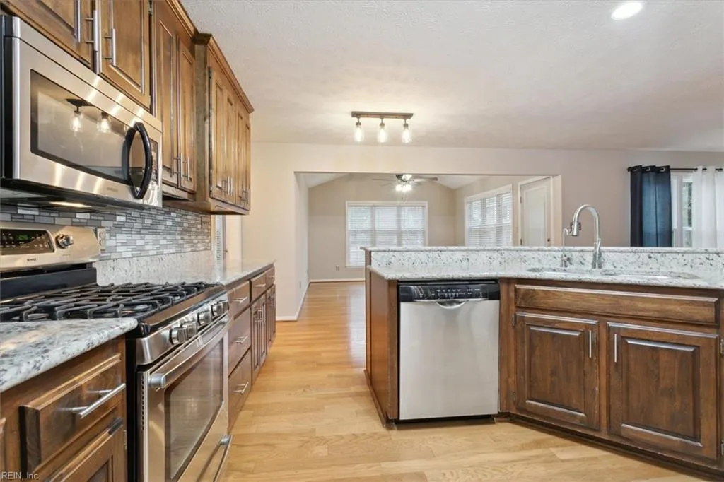 Smithfield, Virginia 23430, United States, 5 Bedrooms Bedrooms, ,4 BathroomsBathrooms,Residential,Active,31945