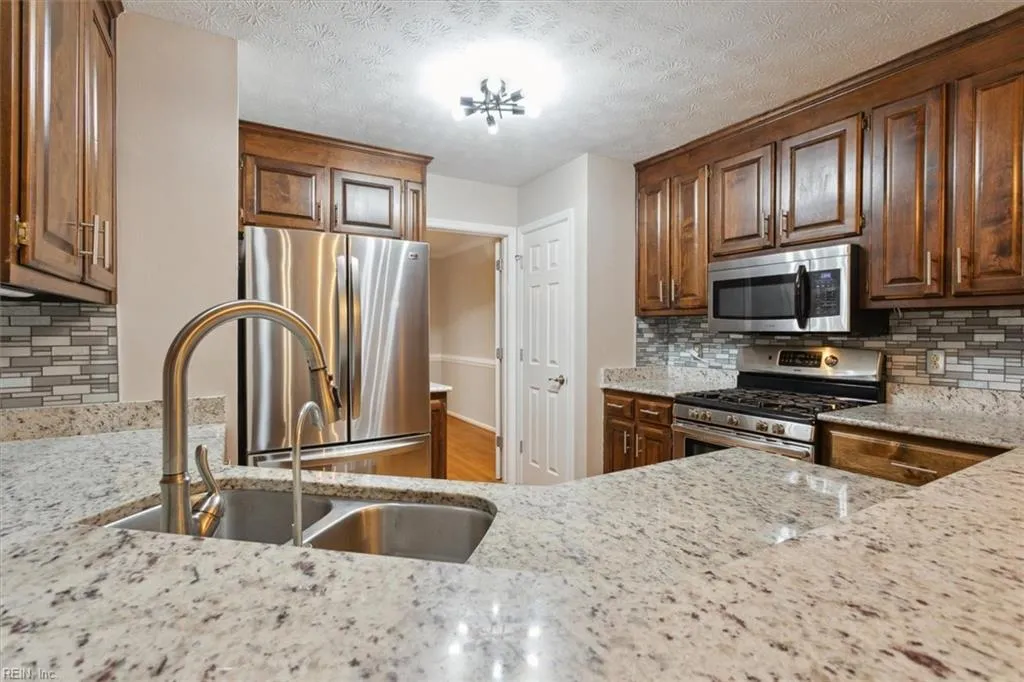 Smithfield, Virginia 23430, United States, 5 Bedrooms Bedrooms, ,4 BathroomsBathrooms,Residential,Active,31945