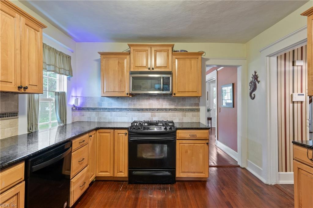 3111 Luxembourg AVE