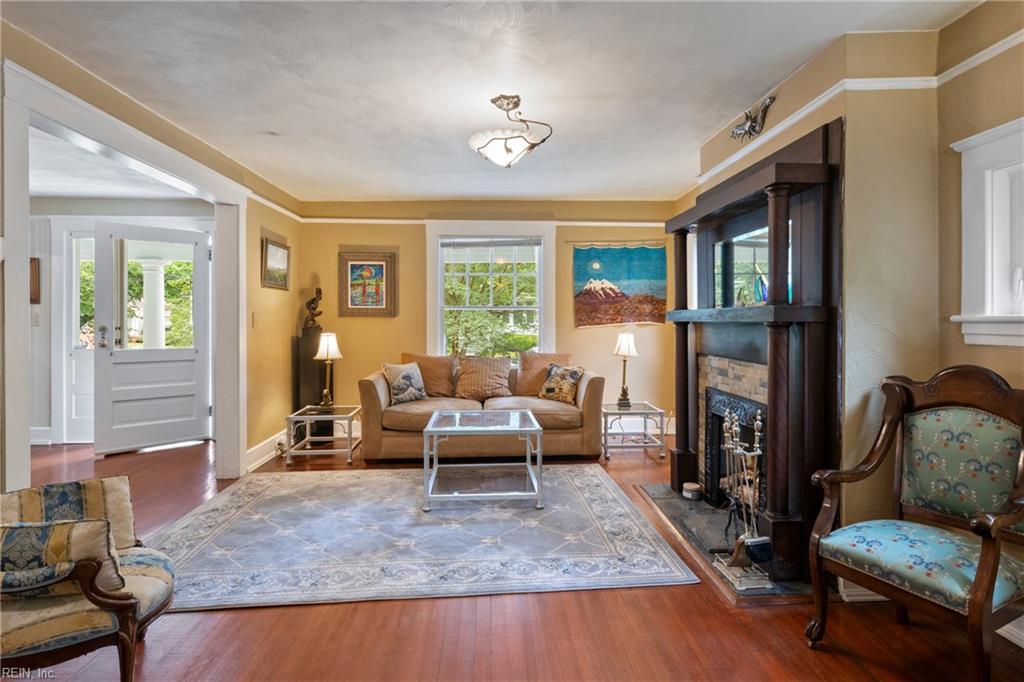 3111 Luxembourg AVE