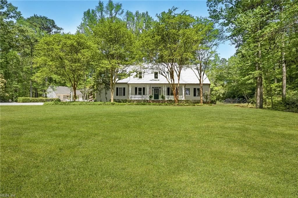 Photo of 1024 Pleasant Ridge Drive, Chesapeake, VA 23322 (MLS # 10632234)