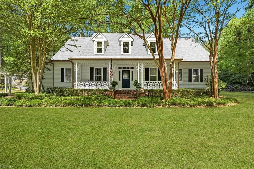 Photo of 1024 Pleasant Ridge Drive, Chesapeake, VA 23322 (MLS # 10632234)