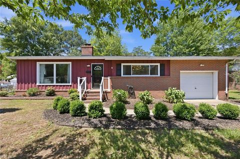 Photo of 10 Barron Drive, Newport News, VA 23608 (MLS # 10634203)