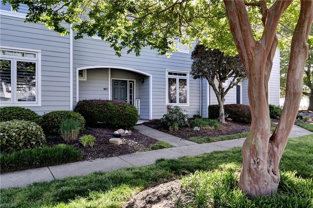 Photo of 1039 Porte Harbour Arch #U1039, Hampton, VA 23664 (MLS # 10631148)