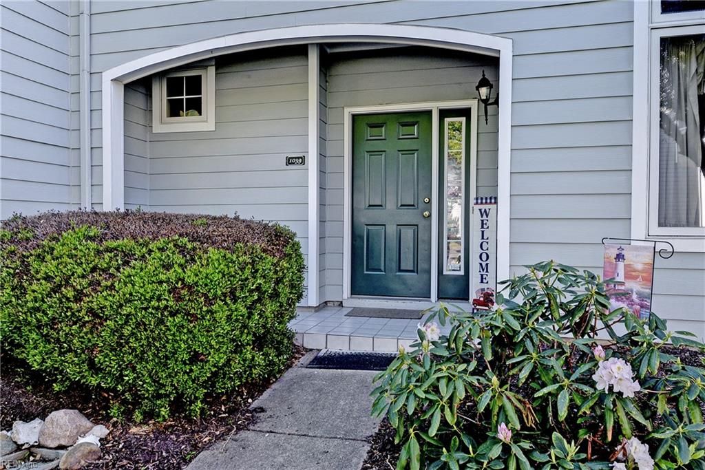 Photo of 1039 Porte Harbour Arch #U1039, Hampton, VA 23664 (MLS # 10631148)