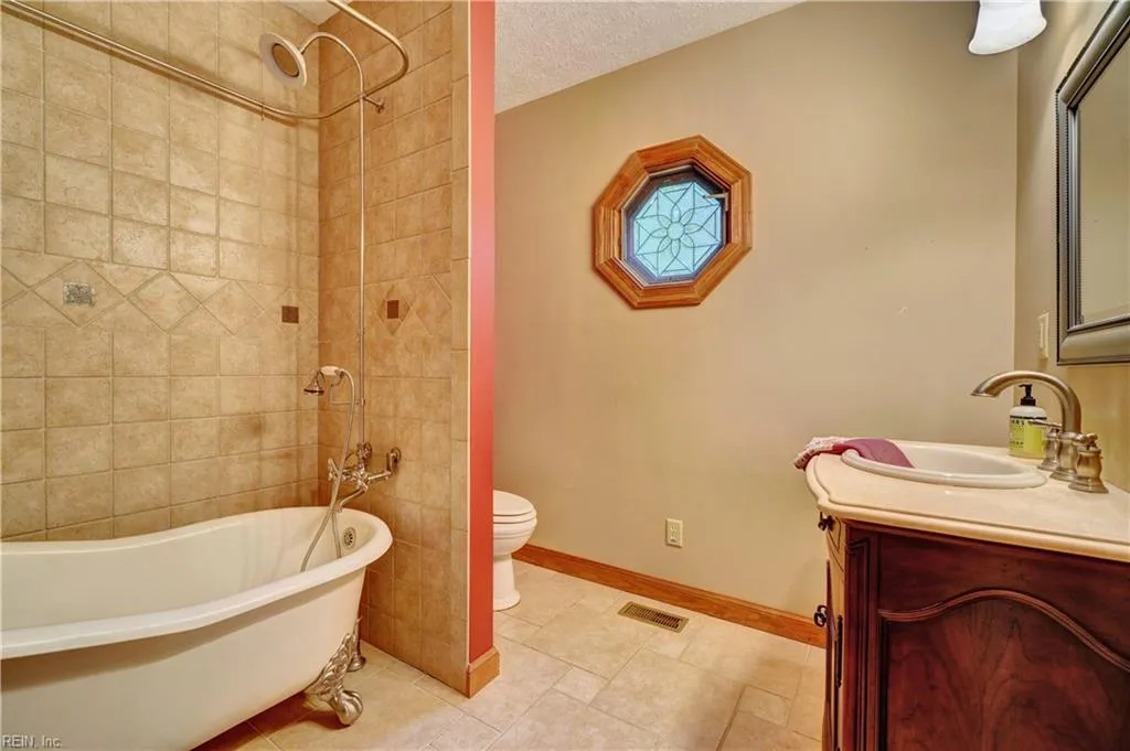 Suffolk, Virginia 23432, United States, 6 Bedrooms Bedrooms, ,4 BathroomsBathrooms,Residential,Active,197900