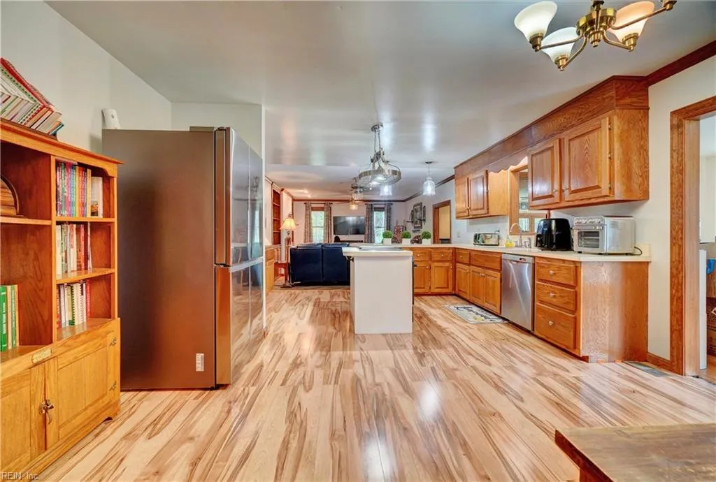 Suffolk, Virginia 23432, United States, 6 Bedrooms Bedrooms, ,4 BathroomsBathrooms,Residential,Active,197900