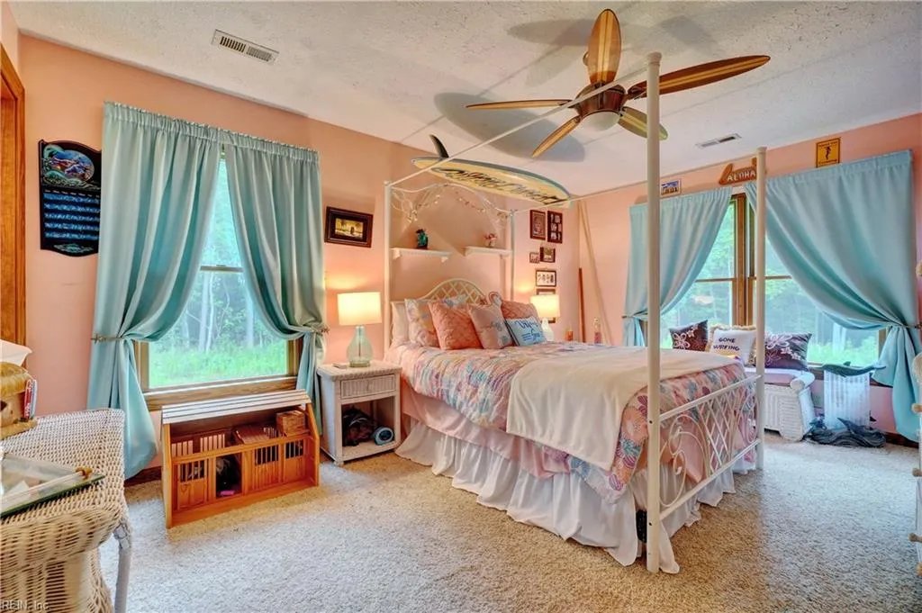 Suffolk, Virginia 23432, United States, 6 Bedrooms Bedrooms, ,4 BathroomsBathrooms,Residential,Active,197900