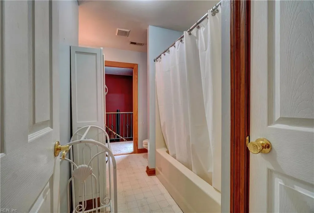 Suffolk, Virginia 23432, United States, 6 Bedrooms Bedrooms, ,4 BathroomsBathrooms,Residential,Active,197900