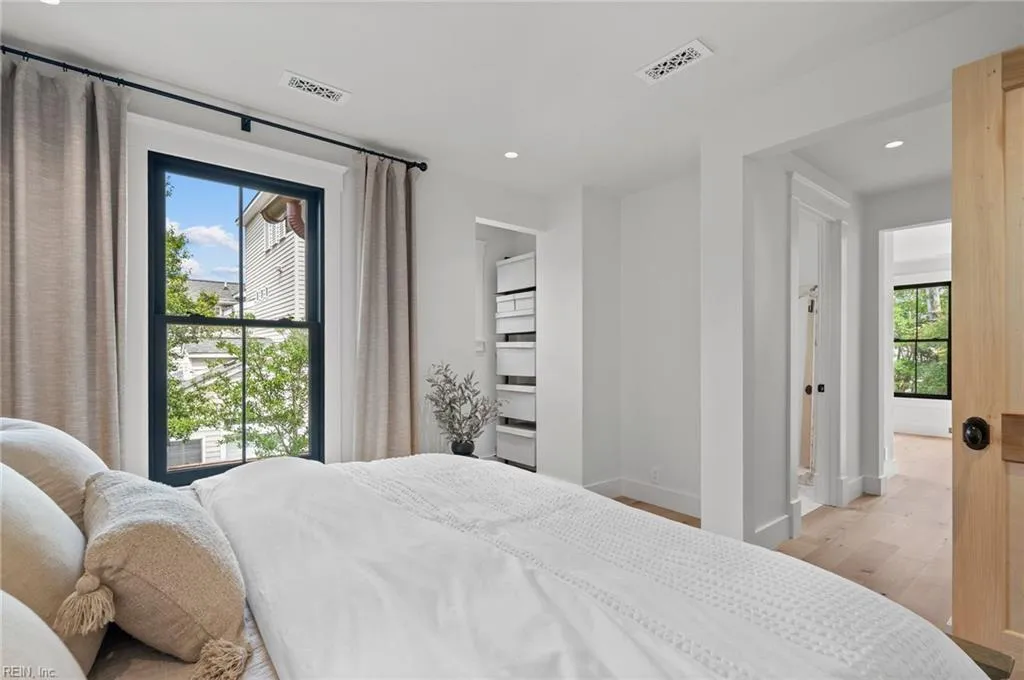 Virginia Beach, Virginia 23451, United States, 4 Bedrooms Bedrooms, ,3 BathroomsBathrooms,Residential,Active,173379